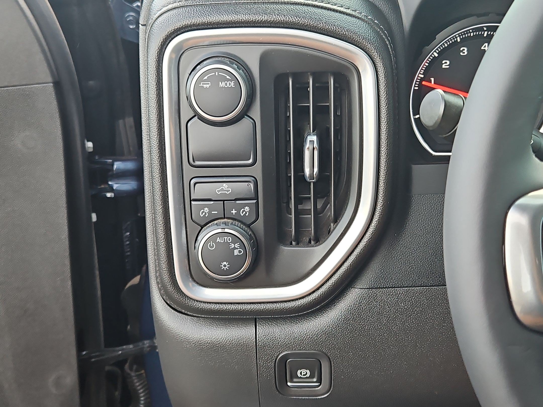 Certified 2022 Chevrolet Silverado 1500 LT RWD image 23