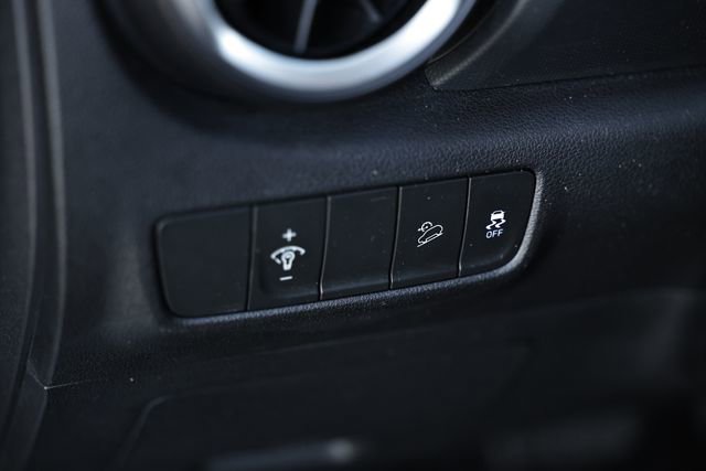 Used 2023 Hyundai Kona Limited image 18