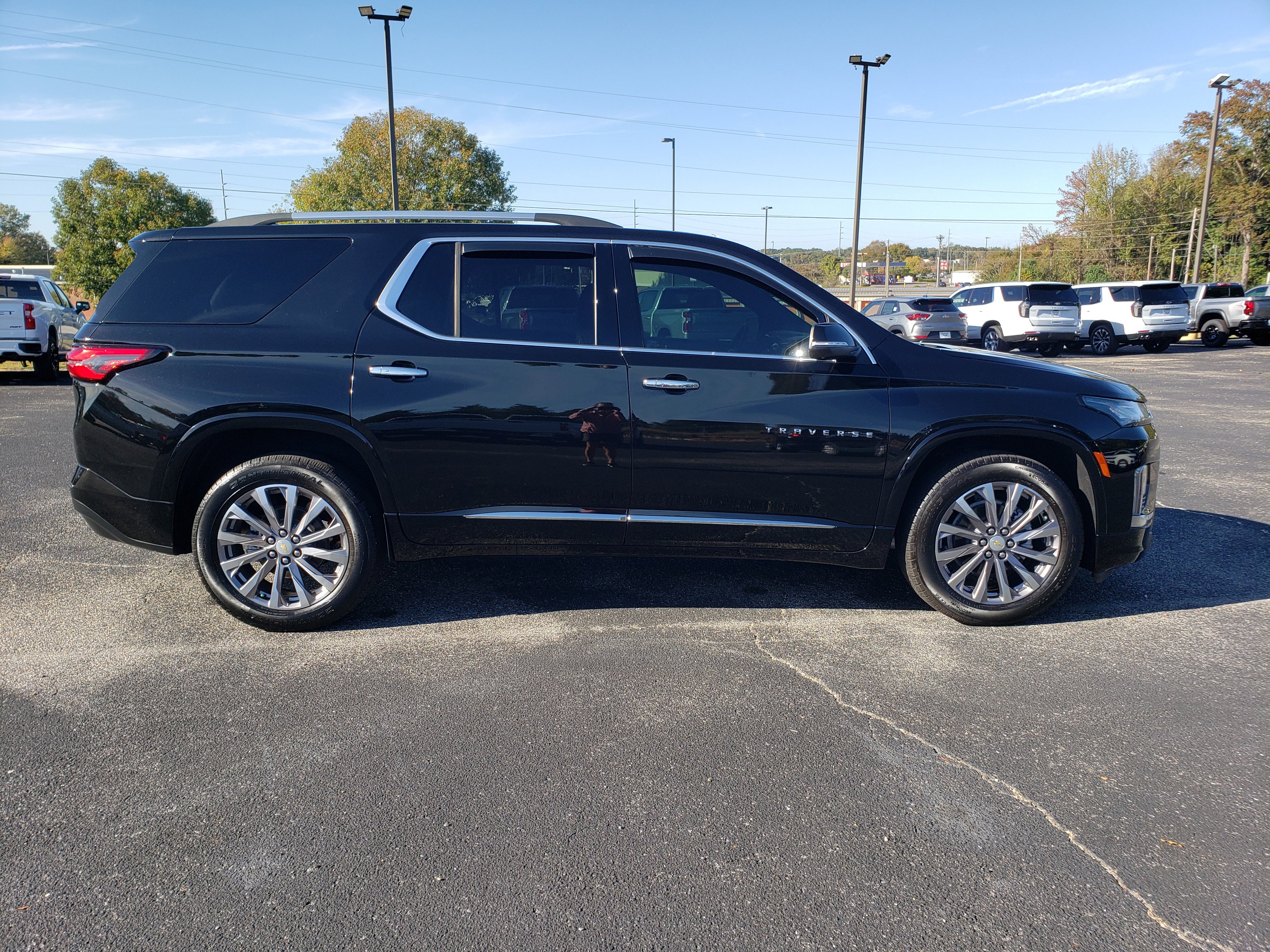 Used 2023 Chevrolet Traverse Premier image 5