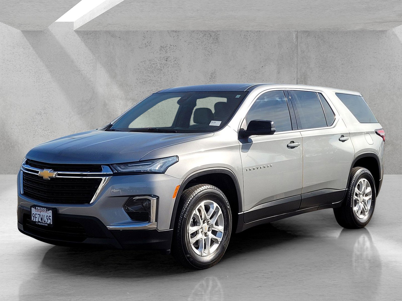 Used 2023 Chevrolet Traverse LS image 8