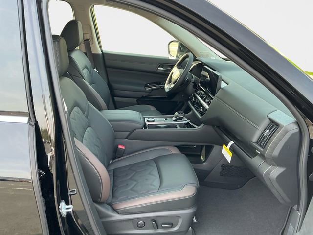New 2026 Nissan Pathfinder Platinum AWD/4WD image 17