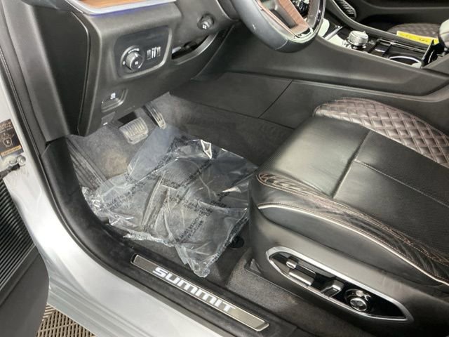 Used 2021 Jeep Grand Cherokee L Summit w/ Luxury Tech Group V image 17