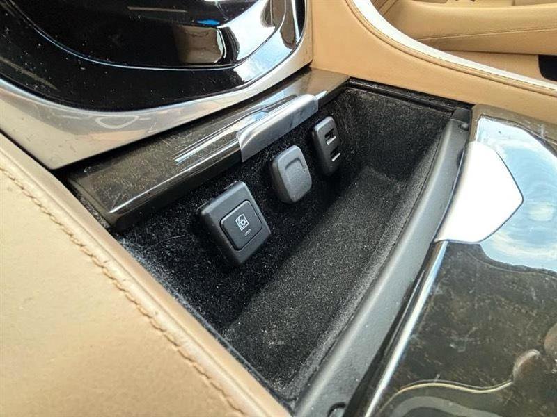 Used 2020 Cadillac Escalade ESV Platinum image 30