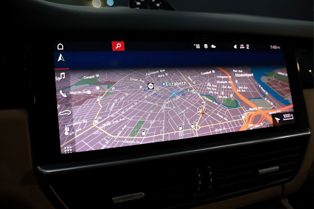 Used 2021 Porsche Cayenne S w/ Premium Package Plus image 44