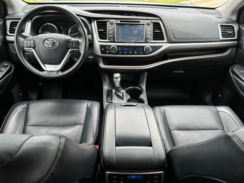 Used 2019 Toyota Highlander Limited Platinum FWD image 10