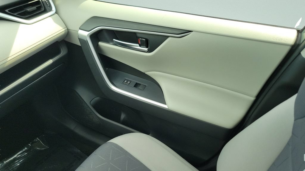 Used 2020 Toyota RAV4 XLE AWD/4WD image 15