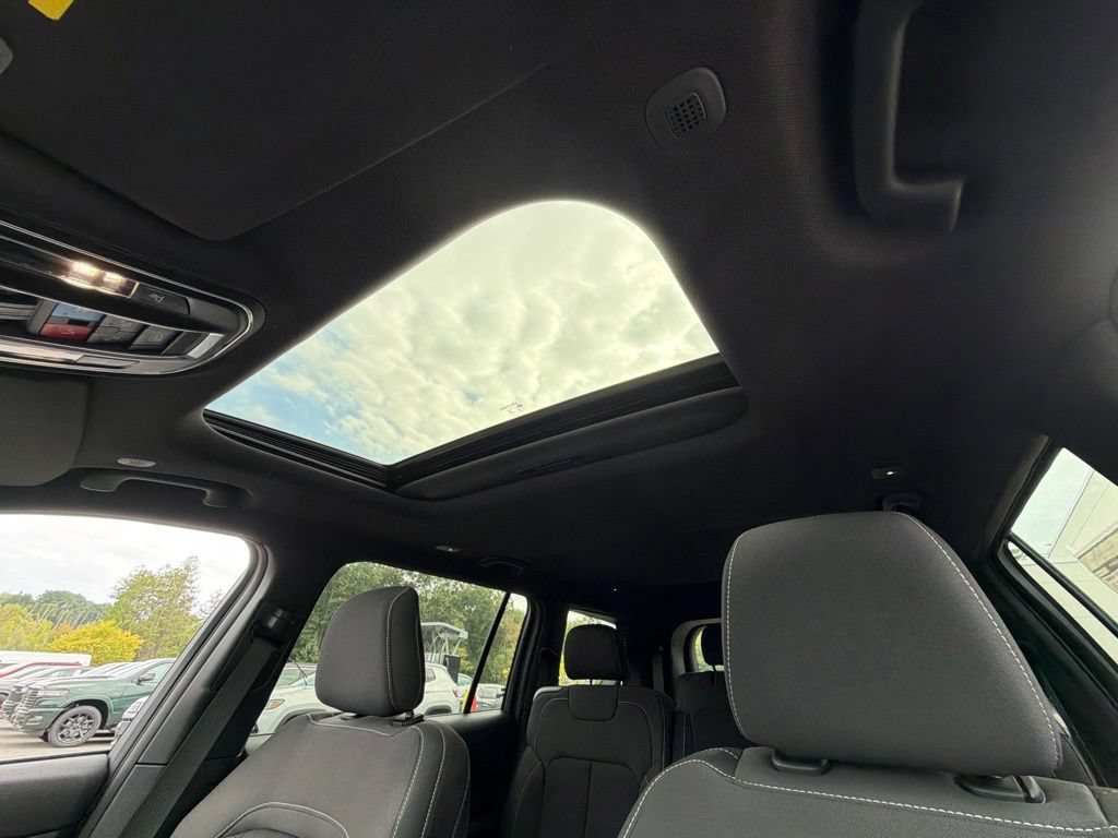 New 2026 Jeep Grand Cherokee L 4WD image 30