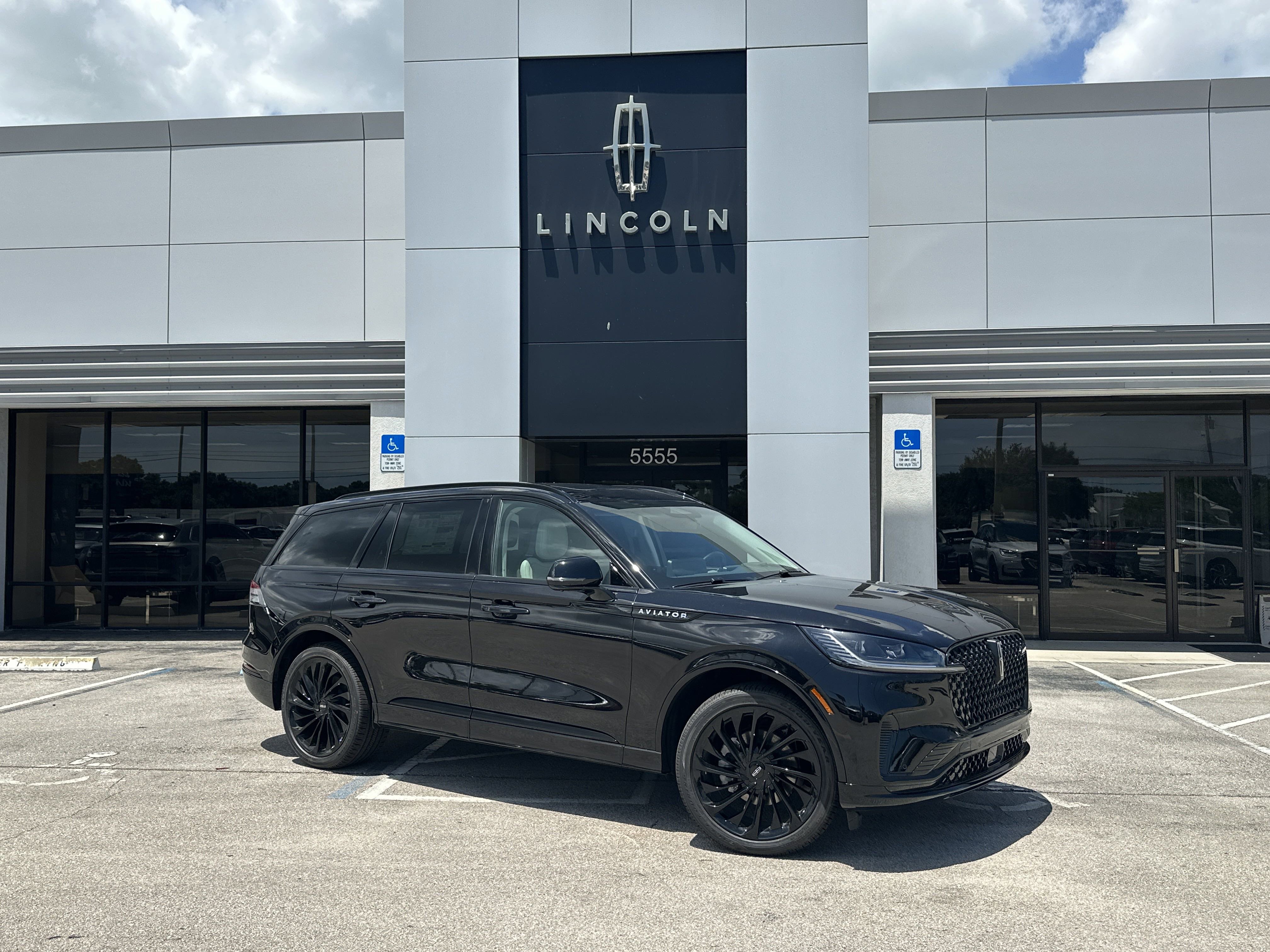 New 2025 Lincoln Aviator Reserve w/ Equipment Group 201A image 1