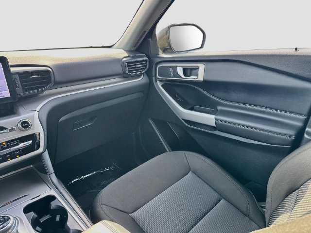 Used 2024 Ford Explorer XLT AWD/4WD image 27