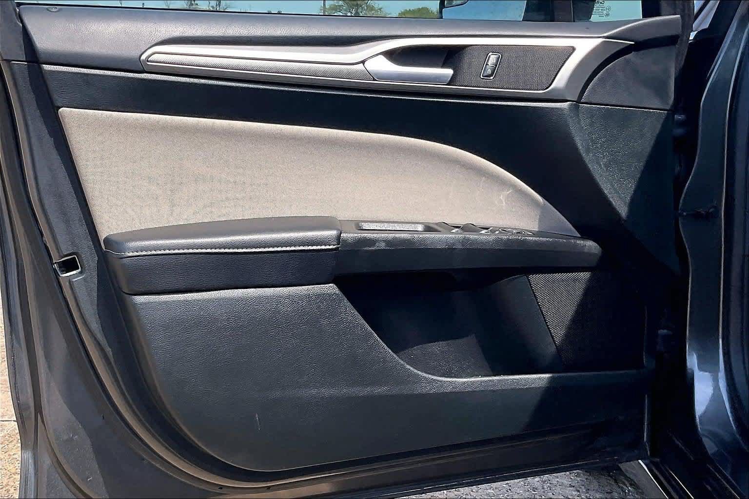 Used 2017 Ford Fusion S FWD image 25