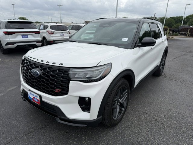 Used 2025 Ford Explorer ST image 2