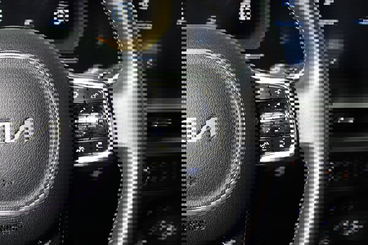 Used 2024 Kia Sorento S image 14