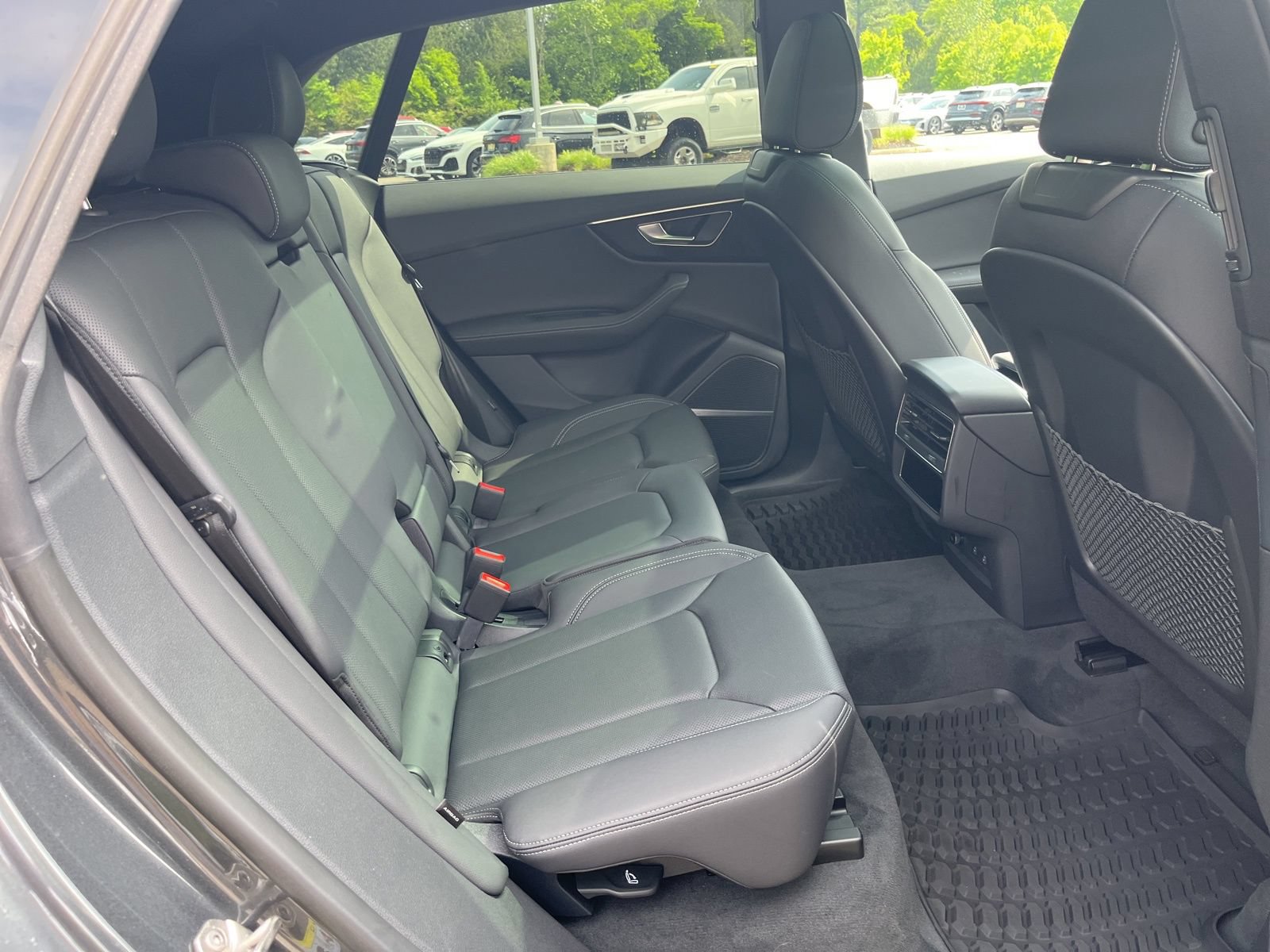 Used 2025 Audi Q8 Premium Plus w/ Premium Plus Package AWD/4WD image 37