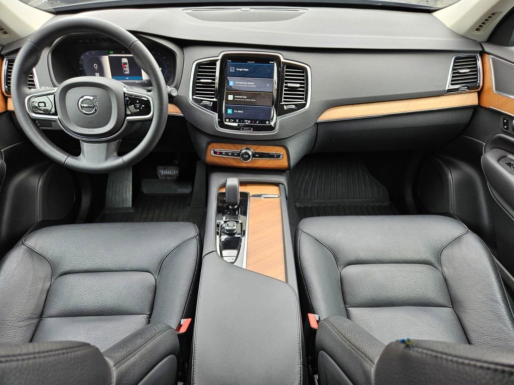 Used 2023 Volvo XC90 B6 Plus w/ Protection Package Premier image 12