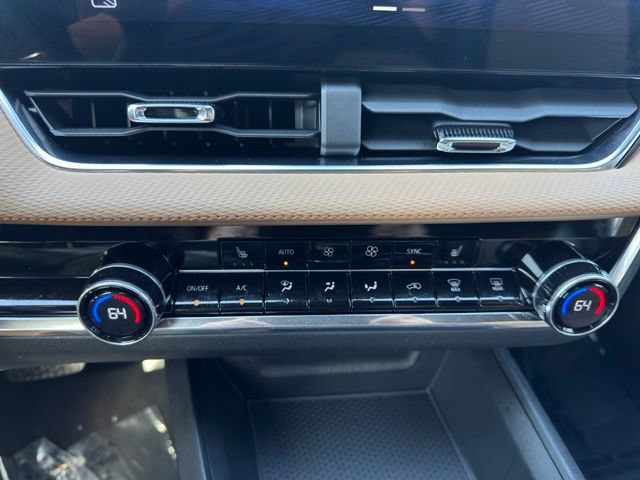 Used 2025 Chevrolet Equinox ACTIV w/ Safety and Technology Package AWD/4WD image 18
