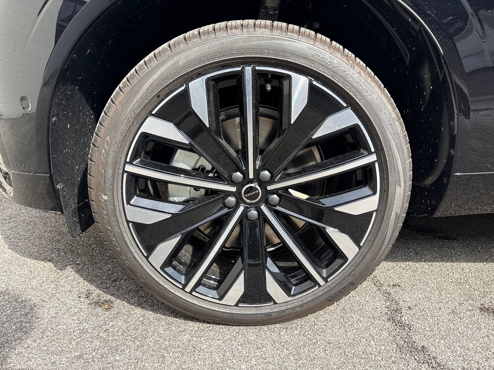 New 2026 Volvo XC60 B5 Ultra w/ Climate Package image 35