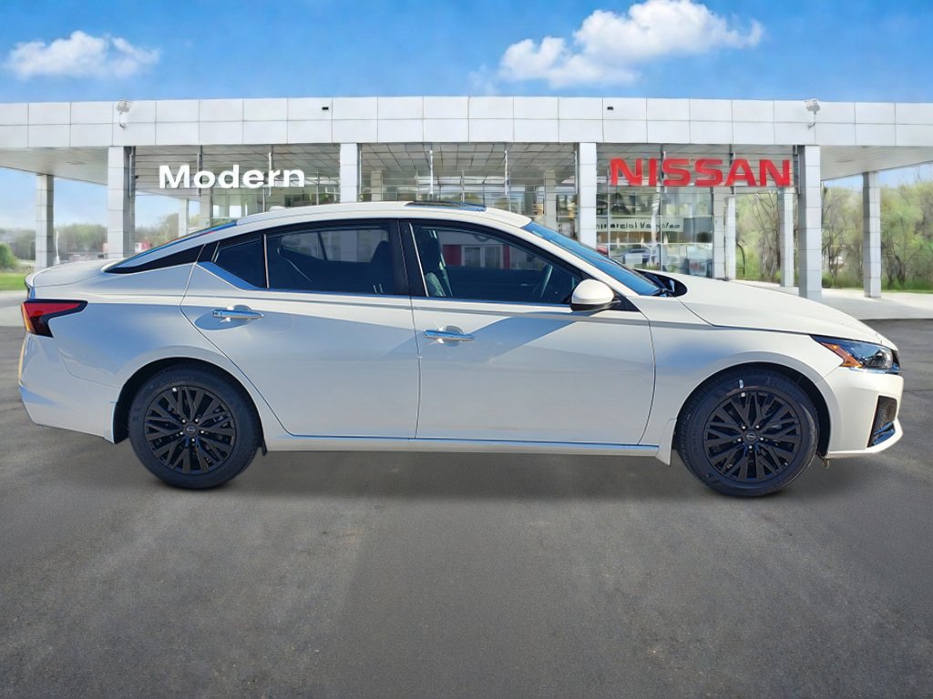 New 2026 Nissan Altima 2.5 SV FWD image 3