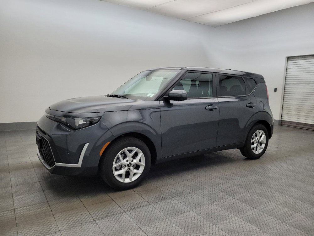 Used 2025 Kia Soul LX image 2