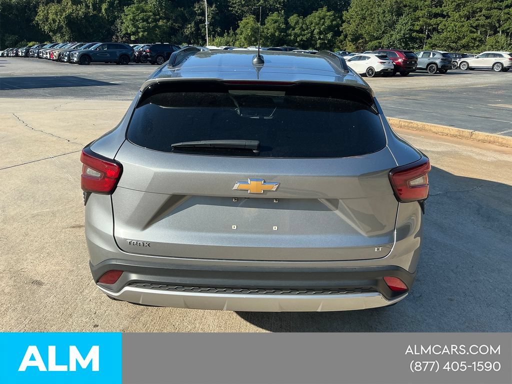 Used 2025 Chevrolet Trax LT FWD image 5