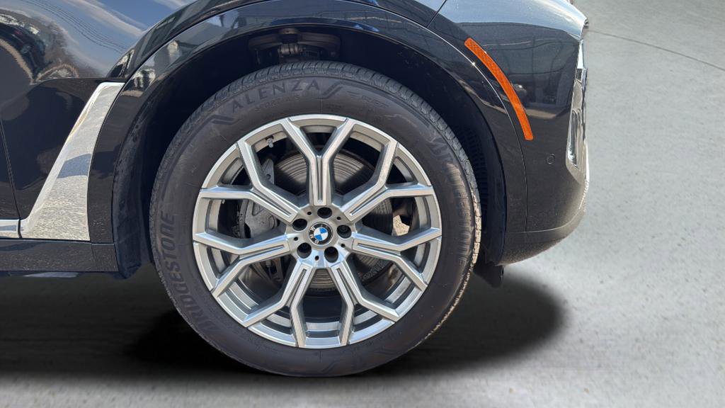 Used 2025 BMW X7 xDrive40i w/ Climate Comfort Package image 13