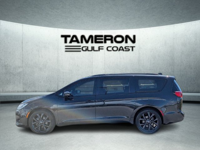 Used 2019 Chrysler Pacifica Limited w/ Advanced Safetytec Group FWD image 2