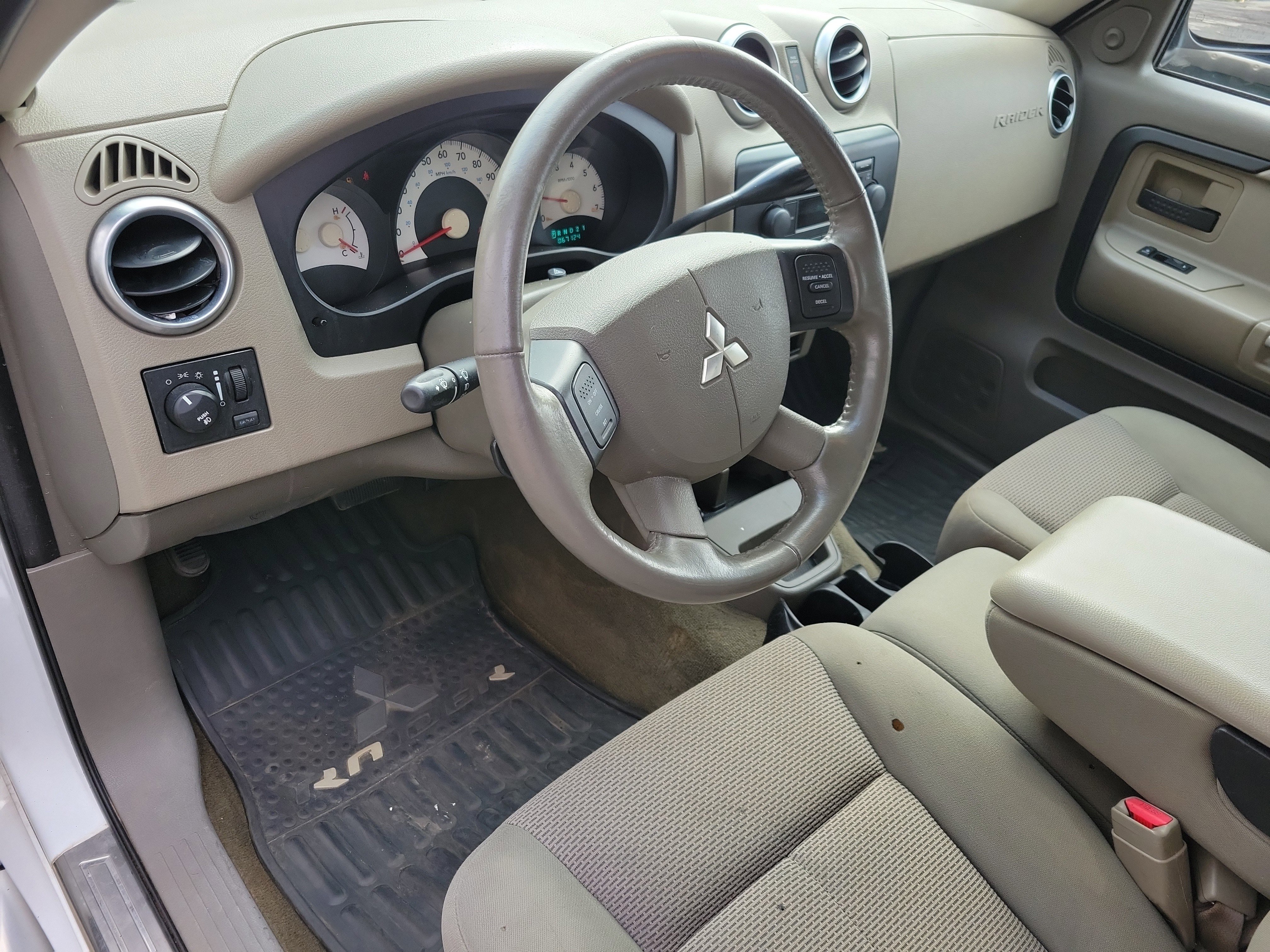 Used 2006 Mitsubishi Raider DuroCross image 3