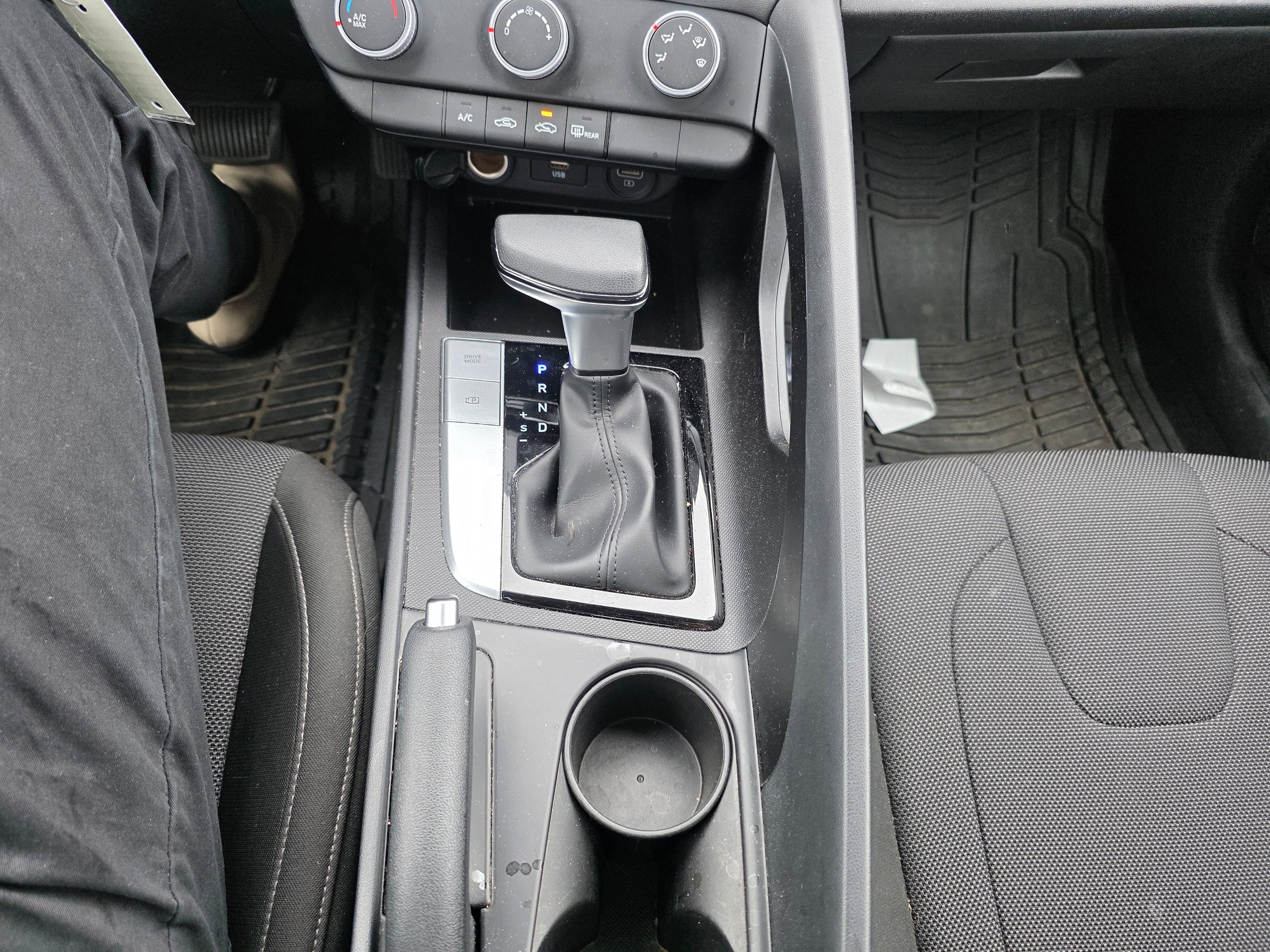Used 2023 Hyundai Elantra SE image 11