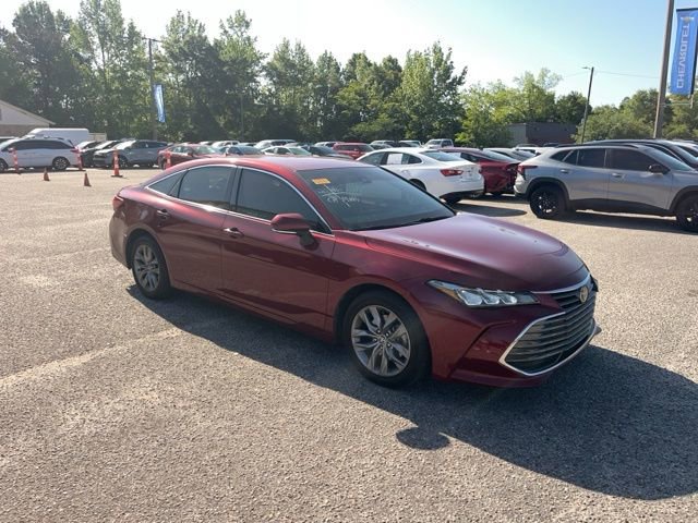 Used 2022 Toyota Avalon XLE FWD image 4