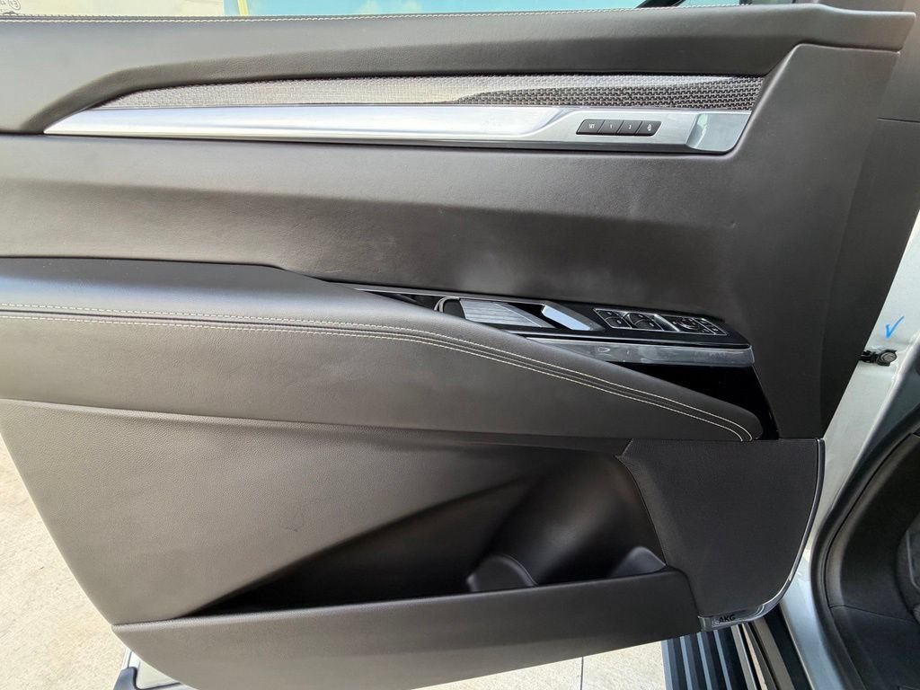 Used 2025 Cadillac Escalade ESV V AWD/4WD image 15