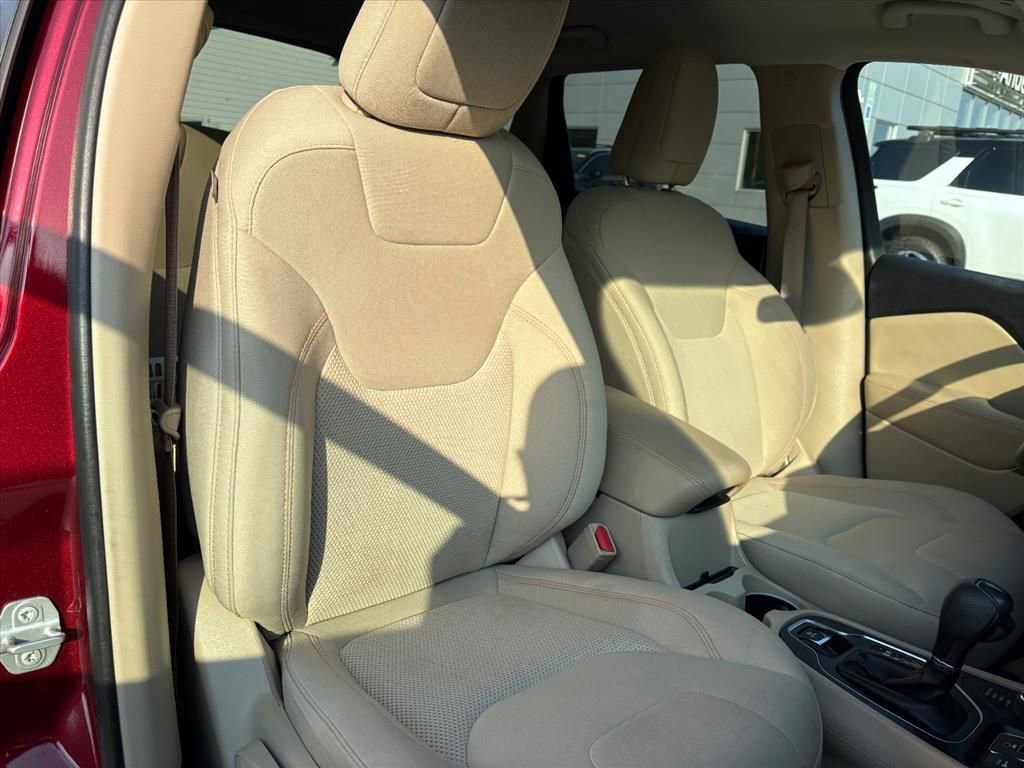 Used 2019 Jeep Cherokee Latitude w/ Popular Appearance Group image 15
