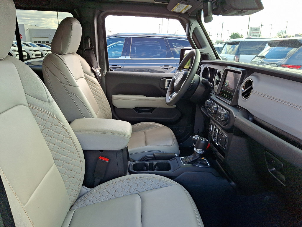 Used 2023 Jeep Wrangler Unlimited Sahara image 12