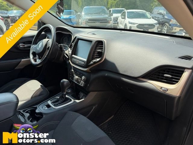 Used 2018 Jeep Cherokee Latitude w/ Cold Weather Group AWD/4WD image 12