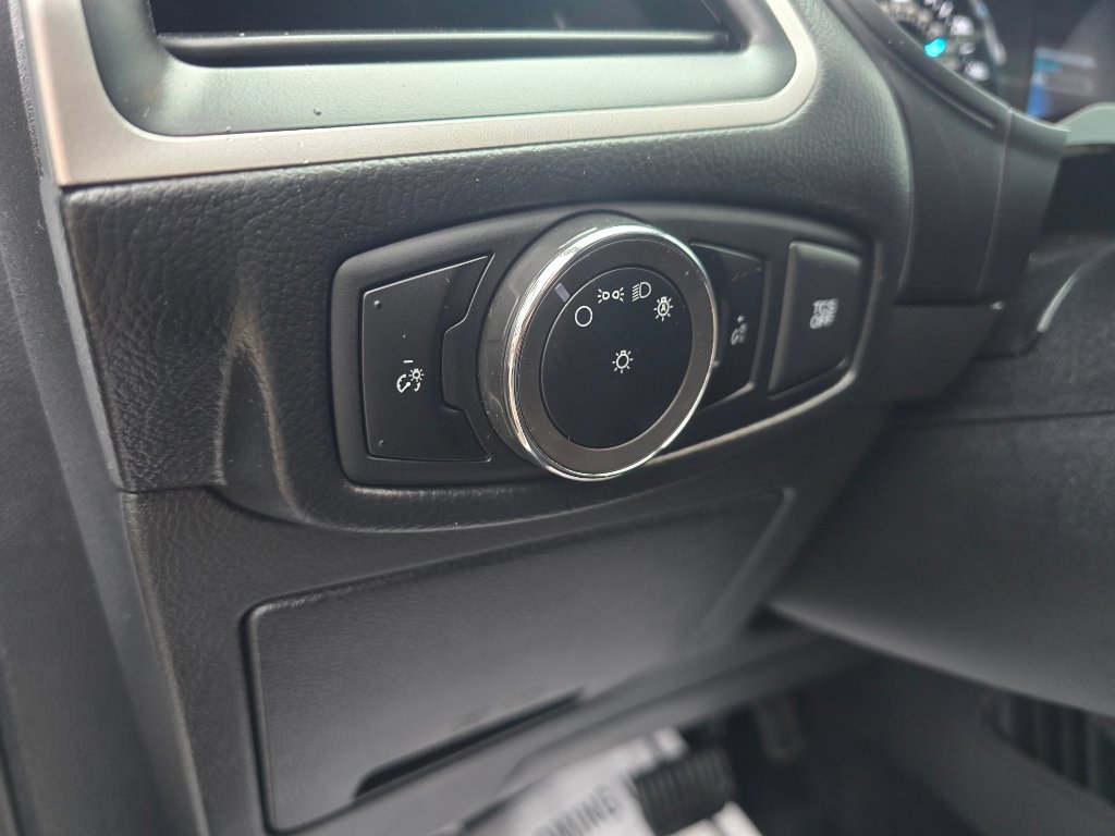 Used 2024 Ford Edge SE w/ Black Appearance Package image 24