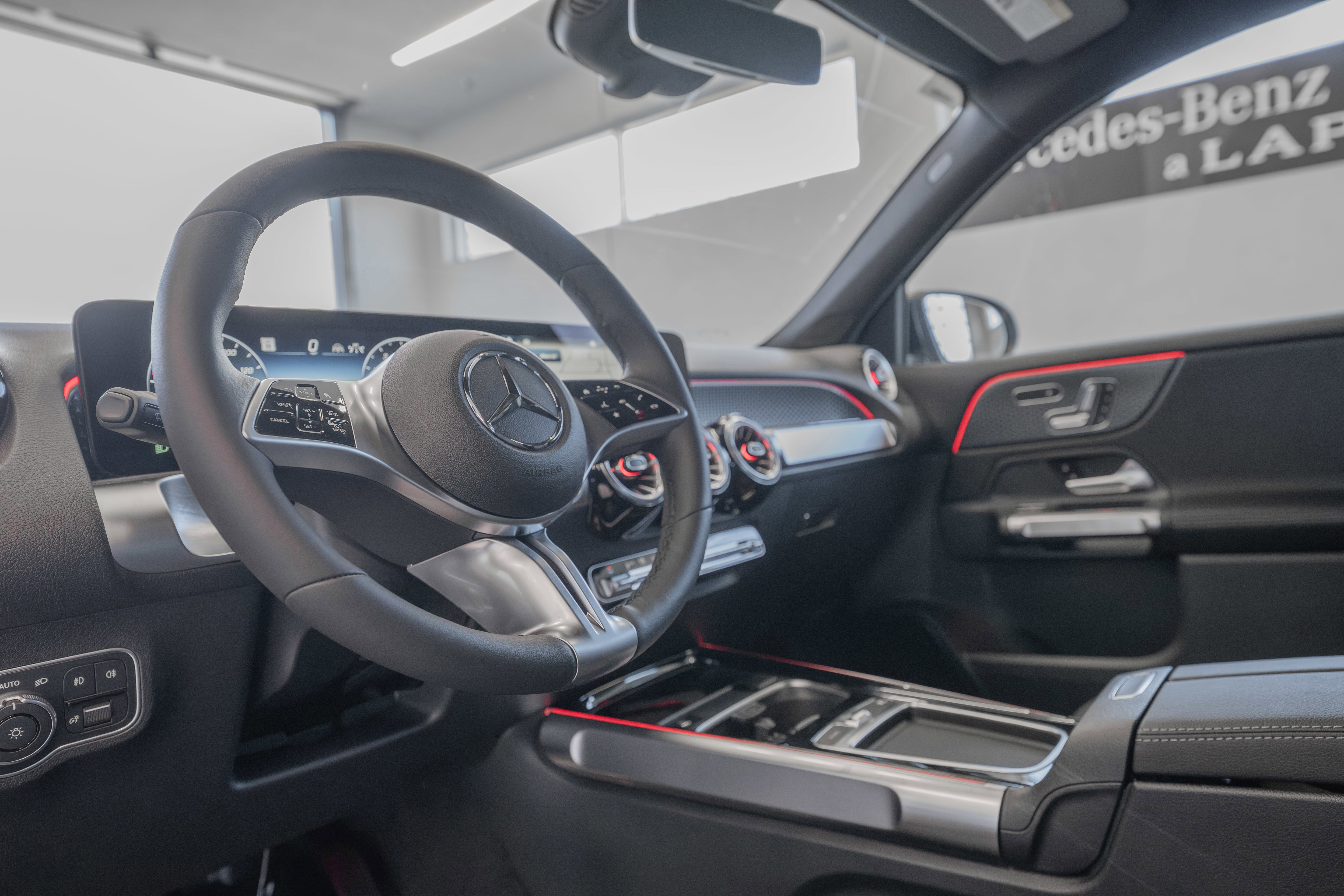 Used 2025 Mercedes-Benz GLB 250 image 7