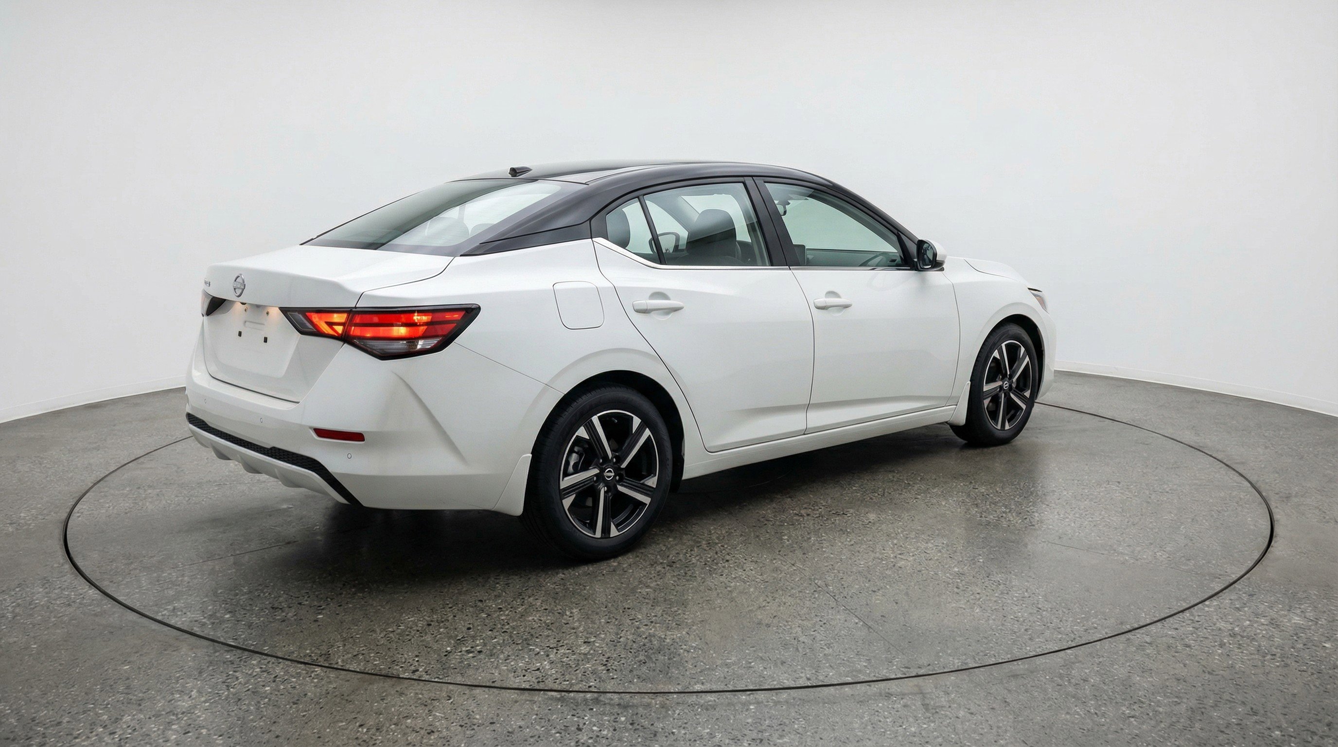Used 2025 Nissan Sentra SV FWD image 9