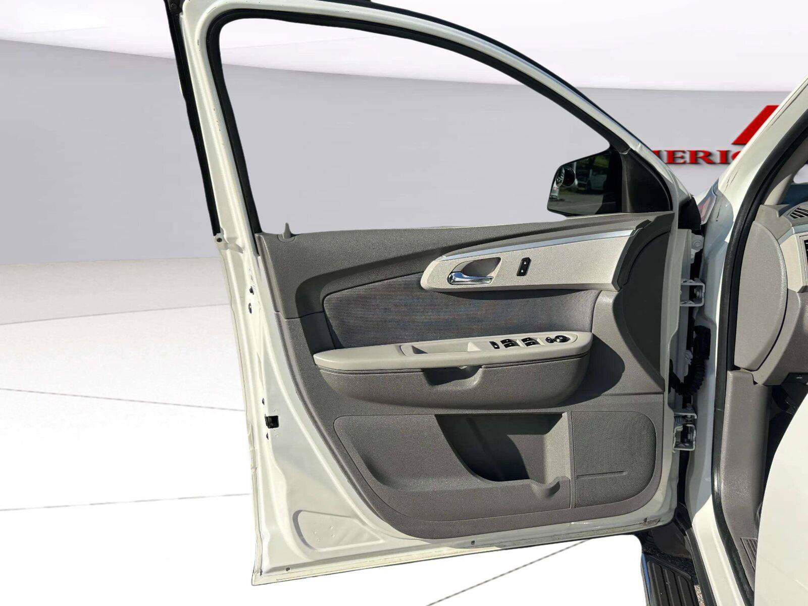 Used 2012 Chevrolet Traverse LS FWD image 16