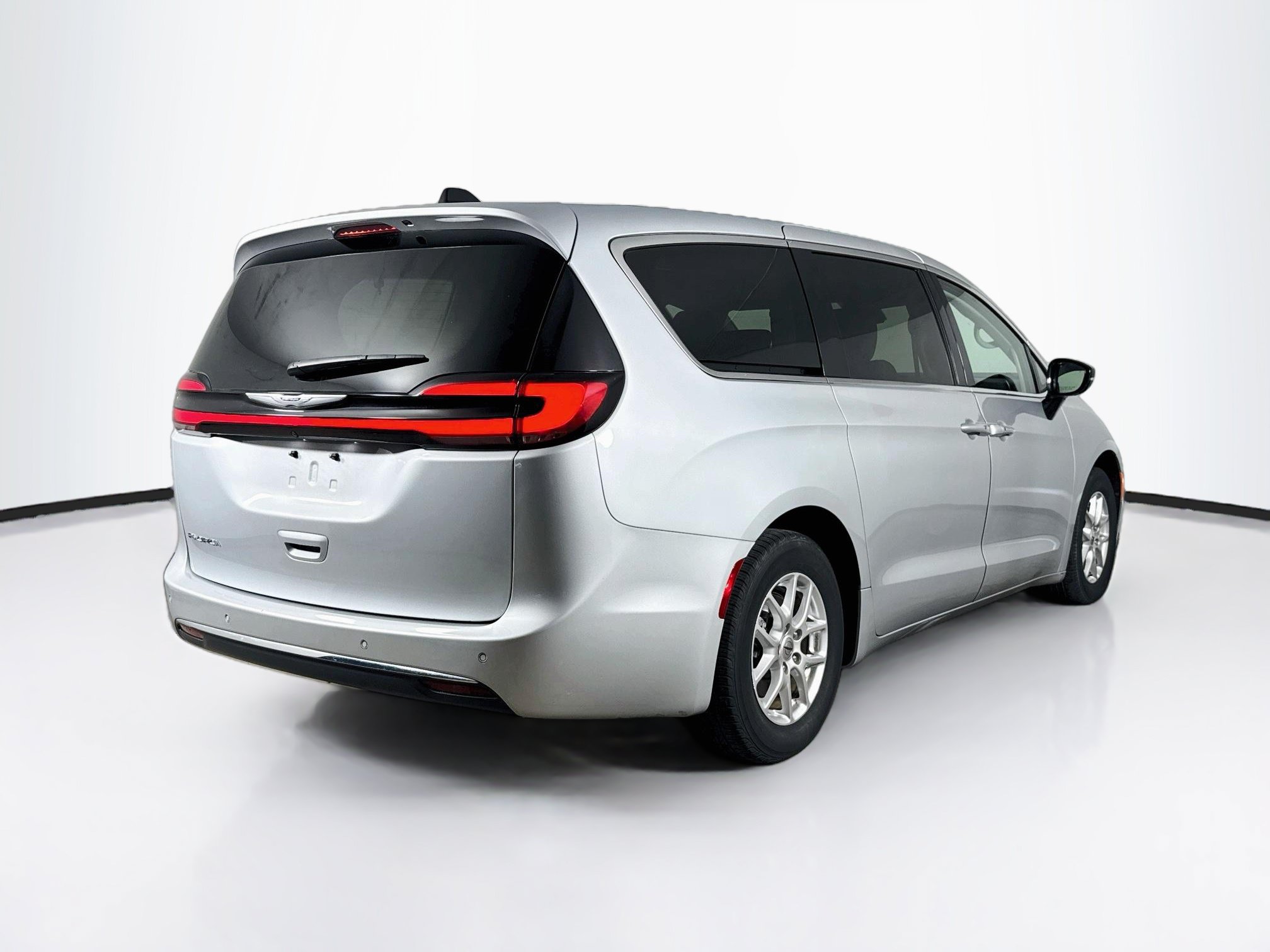 Used 2024 Chrysler Pacifica Touring-L FWD image 32