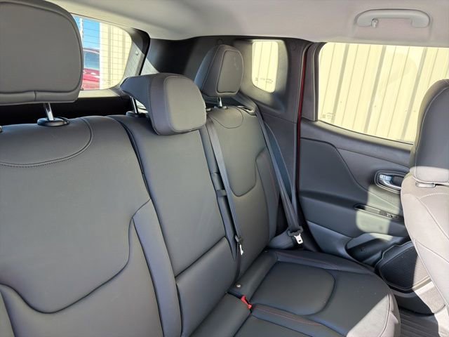 Used 2022 Jeep Renegade Trailhawk image 9