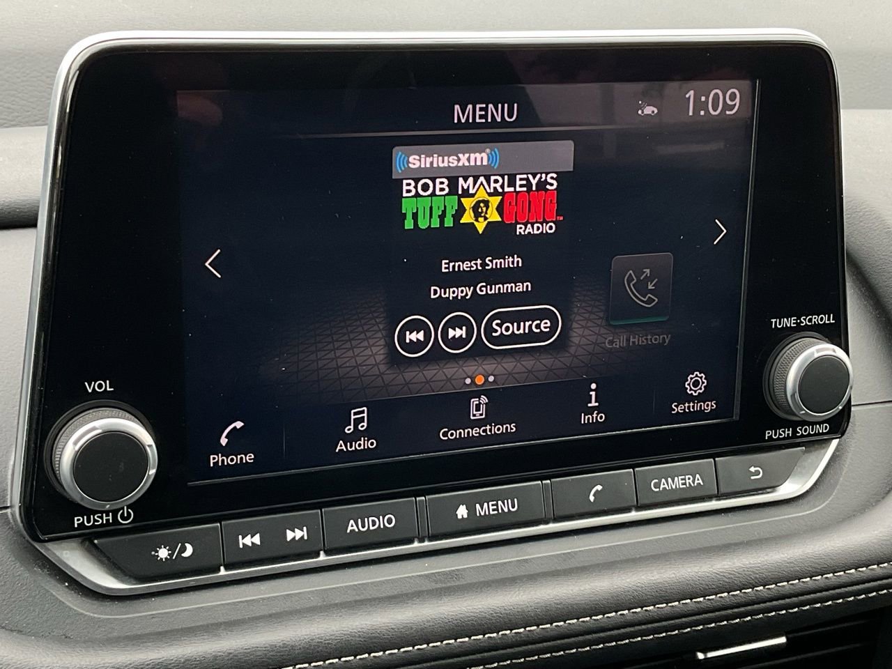 Used 2025 Nissan Rogue SV FWD image 31