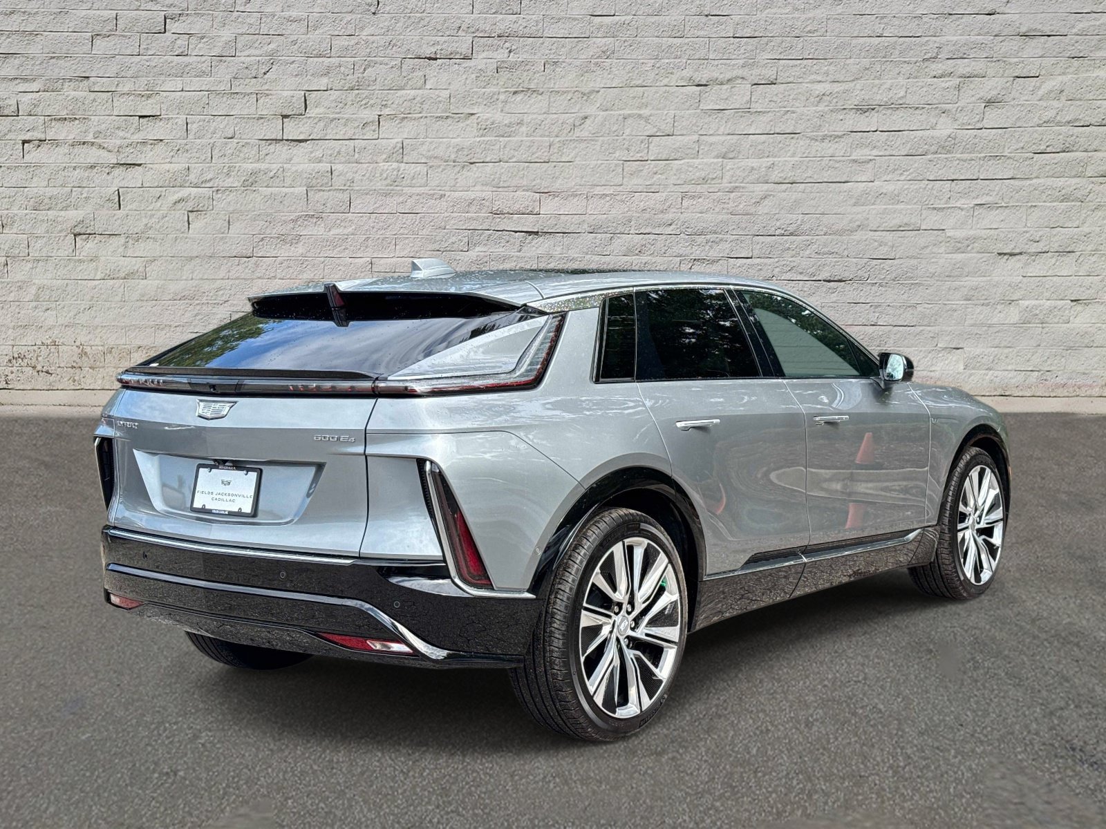 Used 2025 Cadillac Lyriq Luxury w/ LPO, Floor Liner Package AWD/4WD image 5