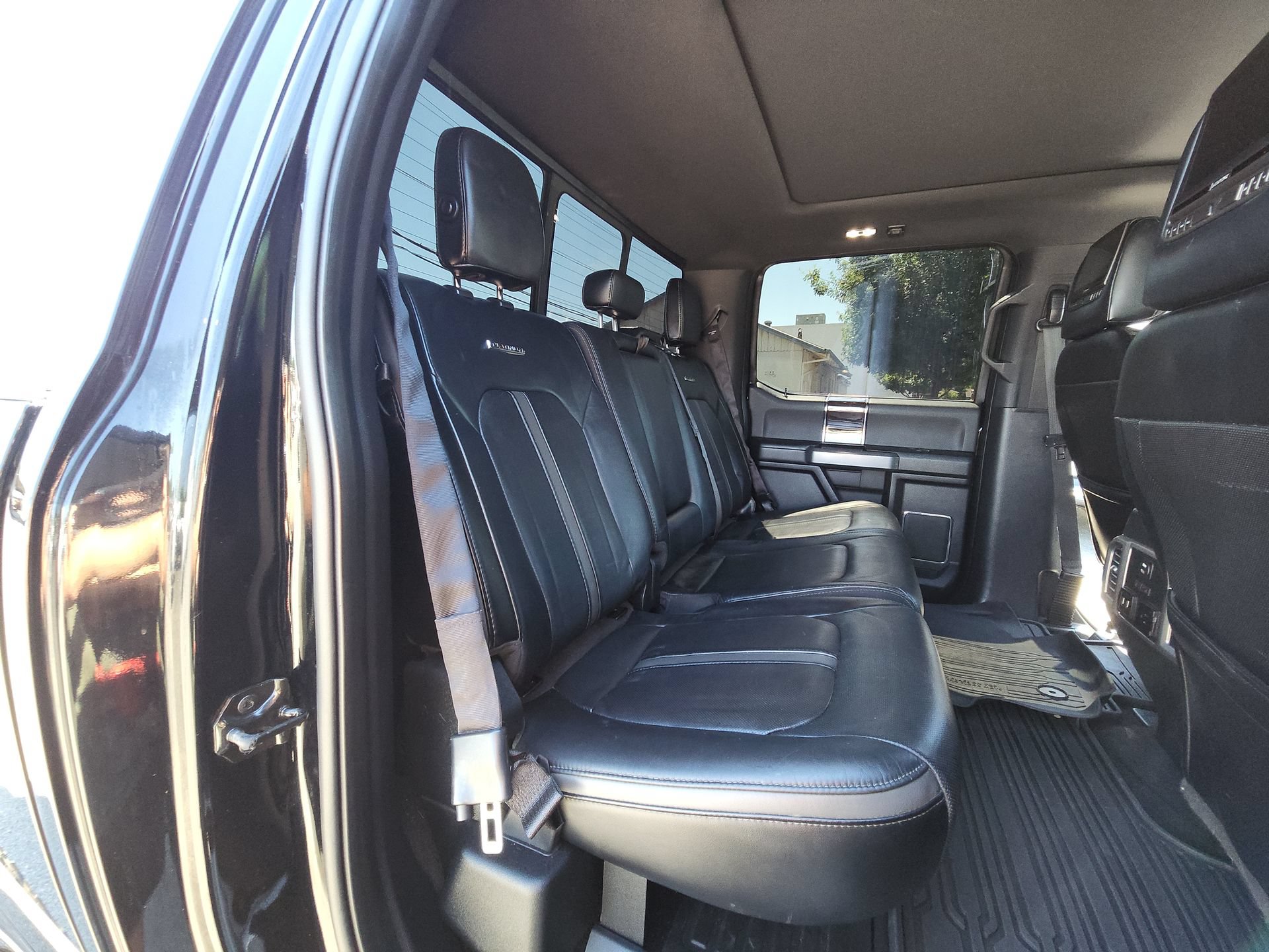 Used 2017 Ford F250 Platinum w/ Platinum Ultimate Package AWD/4WD image 28