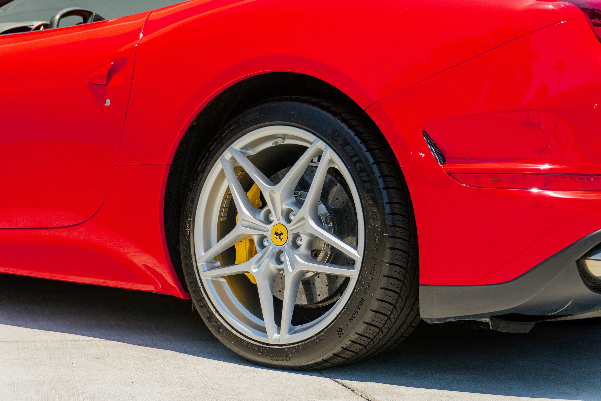 Used 2016 Ferrari California T RWD image 41