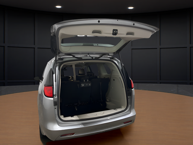 Used 2021 Chrysler Voyager Lxi FWD image 7