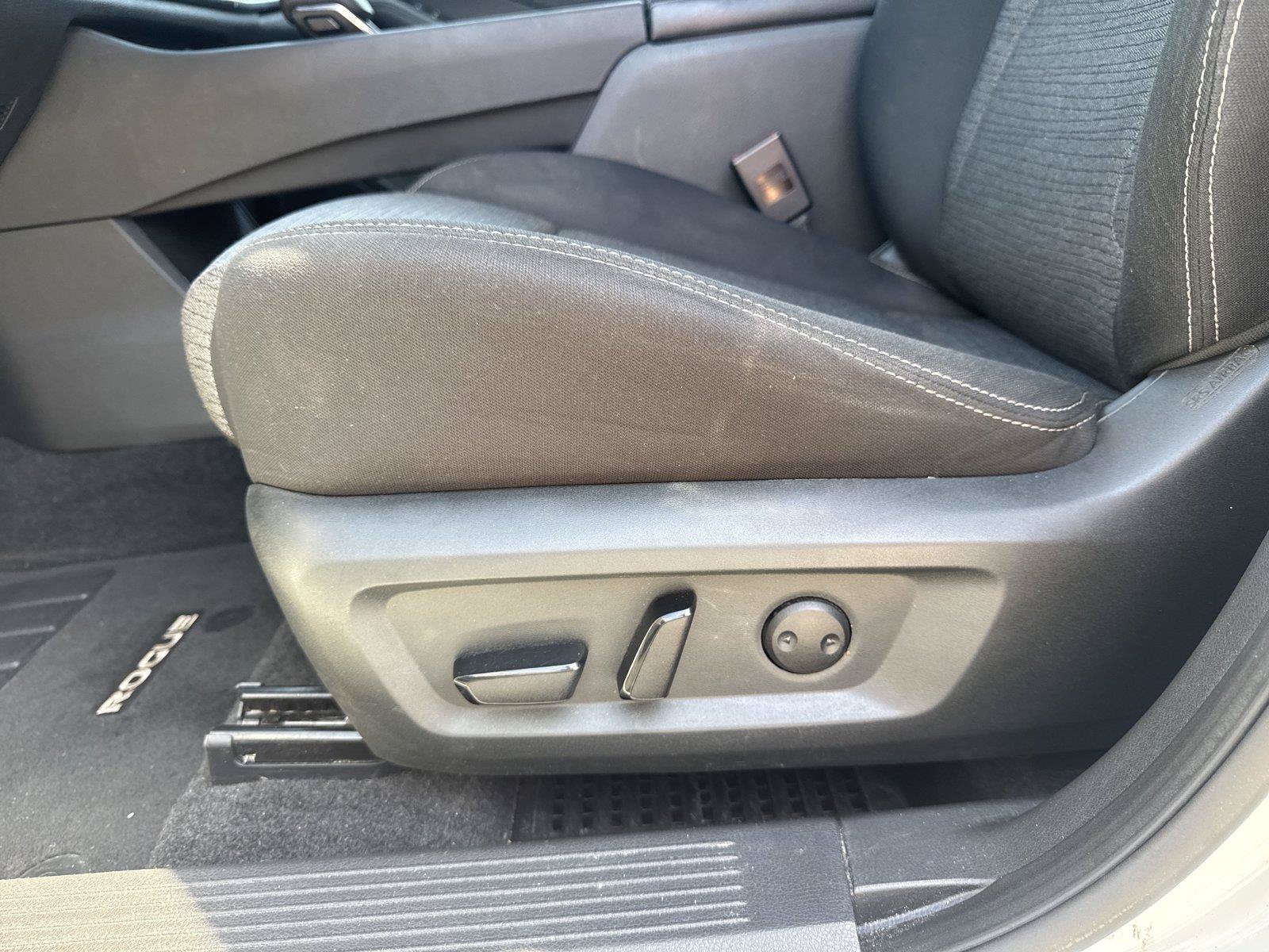 Used 2023 Nissan Rogue SV FWD image 10