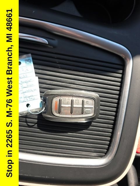 Used 2023 Chrysler Pacifica Touring-L FWD image 28