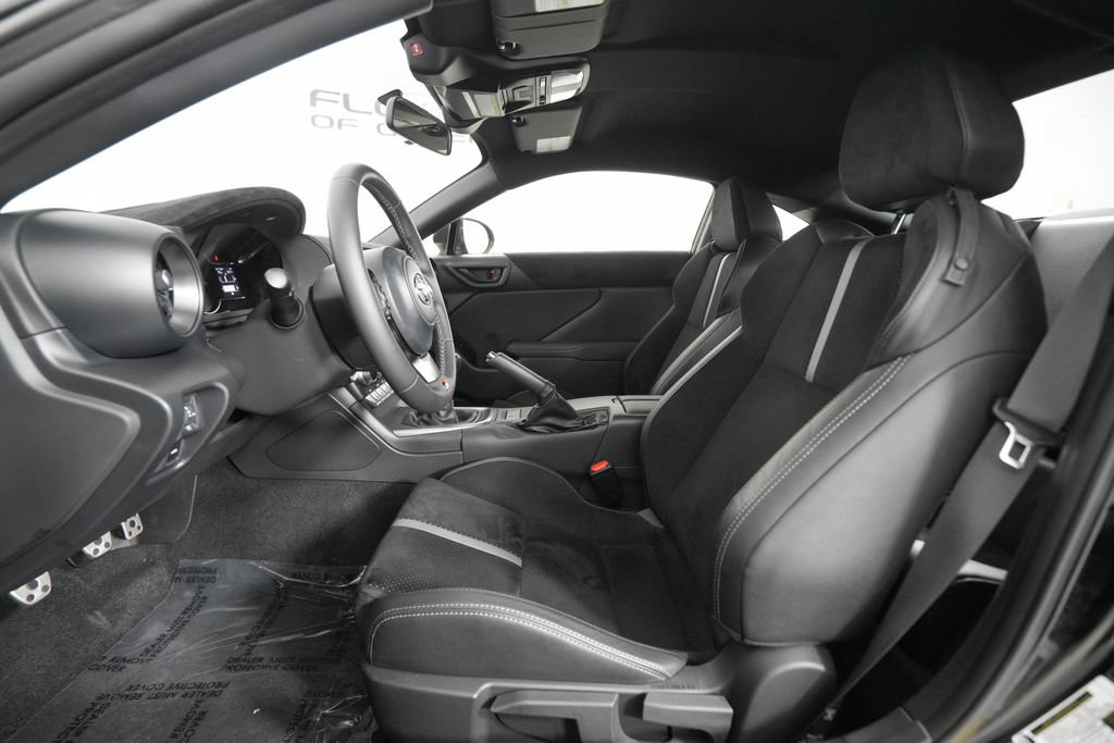 Used 2025 Toyota GR86 Premium RWD image 9