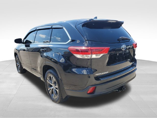 Used 2017 Toyota Highlander Plus AWD/4WD image 6