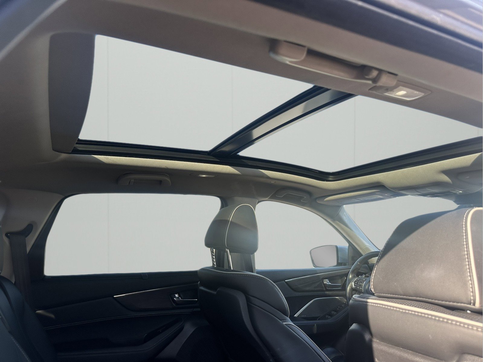 Used 2023 Acura MDX SH-AWD w/ Advance Package image 29