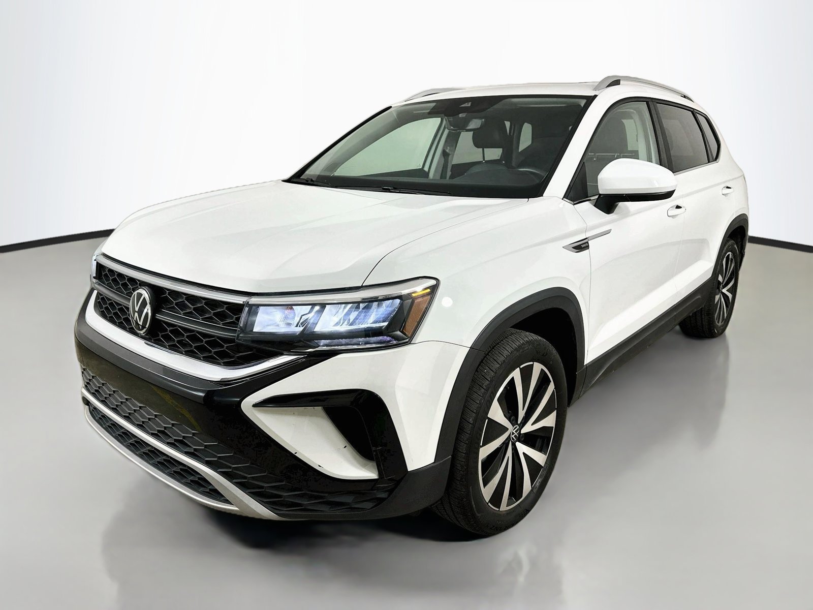 Used 2023 Volkswagen Taos SE w/ Panoramic Sunroof Package