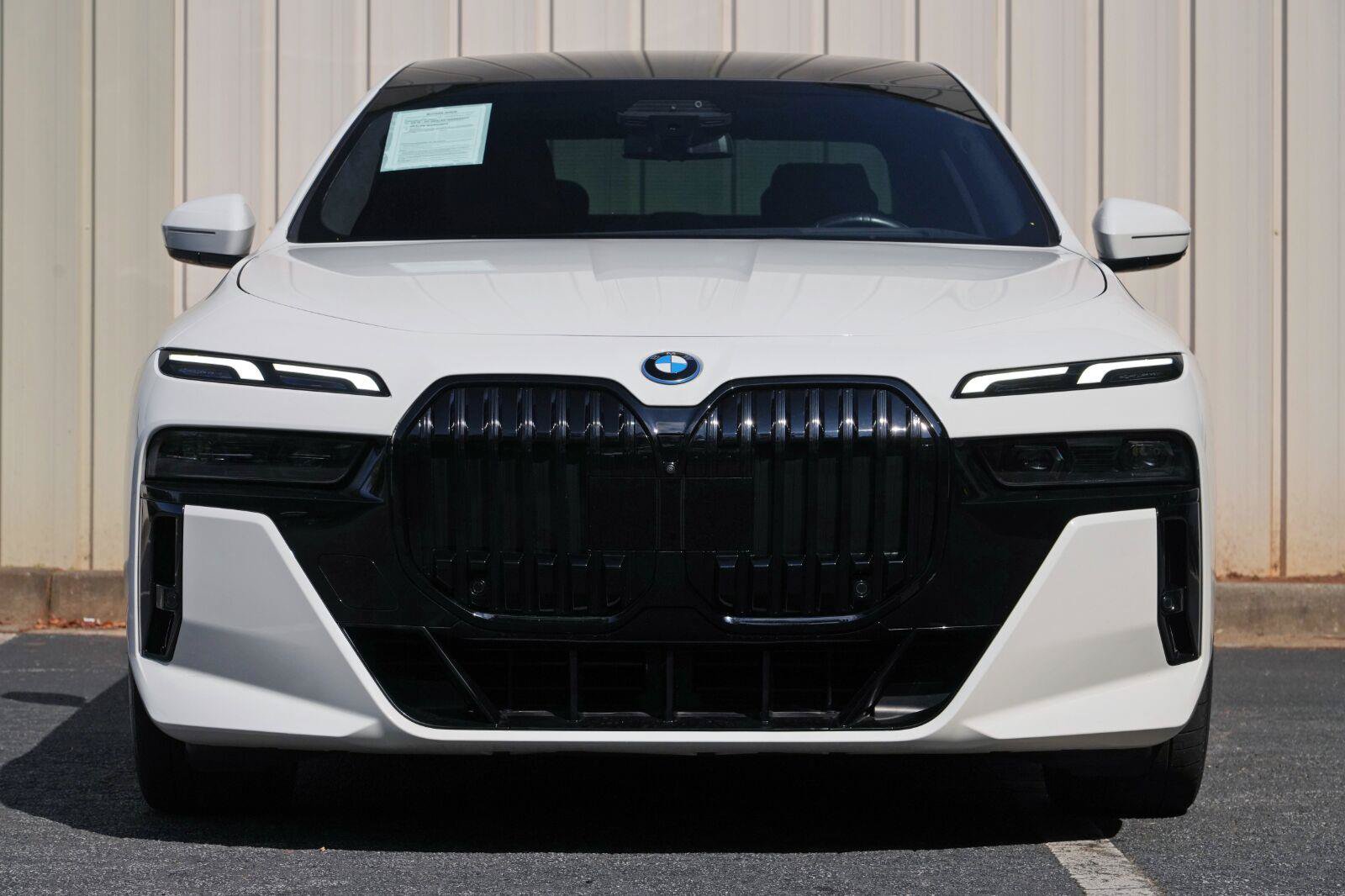 Used 2024 BMW i7 xDrive60 AWD/4WD image 6